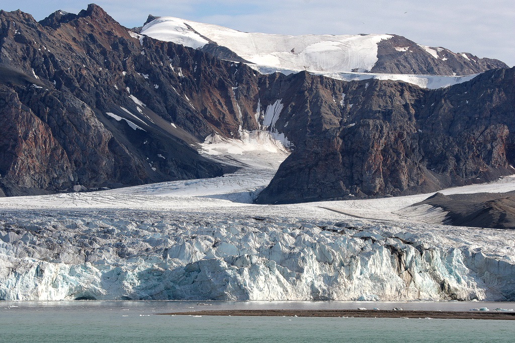 El impresionante Glaciar Monaco en Svalbard (Noruega) CRUCEROS EXPLORACION SVALBARD CRUCEROS NORTE EUROPA CRUCEROS SPITSBERGEN CRUCEROS NORUEGA DESCONOCIDA GLACIAR MONACO GLACIER LUXURY CRUISES